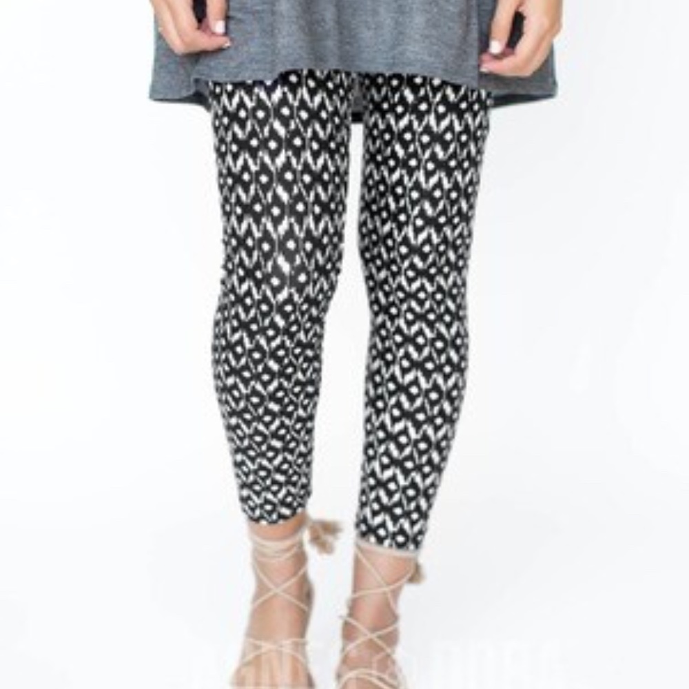 Agnes & Dora NWT Ikat Geometric Leggings Black White XS L